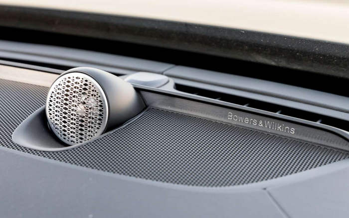 Словно в дорогой яхте! Как едет и сколько стоит премиум не из Китая?