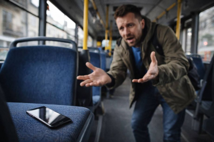 Вы обязаны это знать: как вернуть забытую вещь в такси, автобусе, поезде, метро
