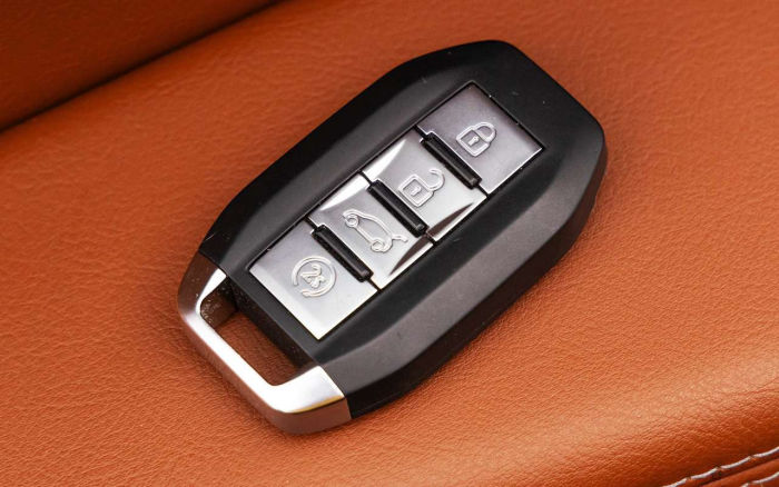 Дистанционный запуск, парктроники и другие особенности обновленной Lada Vesta