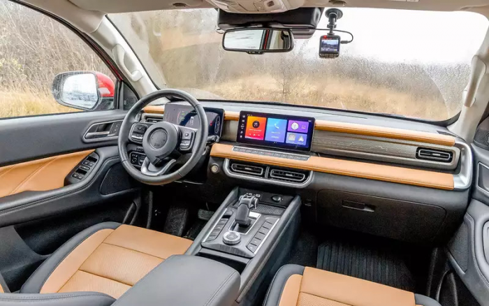 Внедорожники за 4 млн: сравнили новый китайский и японский с пробегом