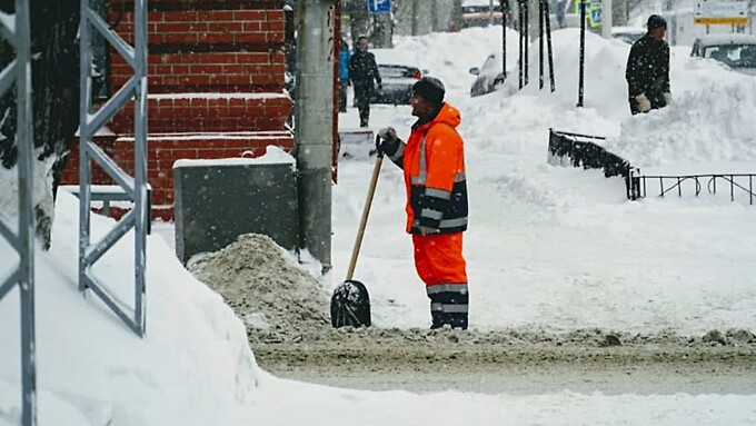 Российских водителей предупредили об опасности реагентов для автомобилей