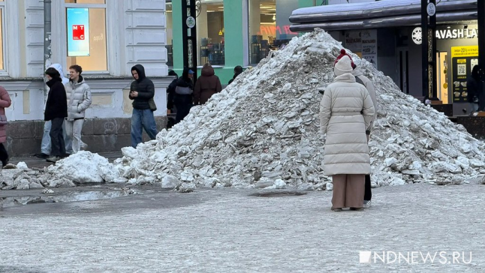 Колея и автомобилисты-эгоисты: снегопад в Екатеринбурге нарушил работу служб