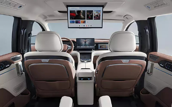 Популярный бренд представил комфортный и просторный семейный минивэн