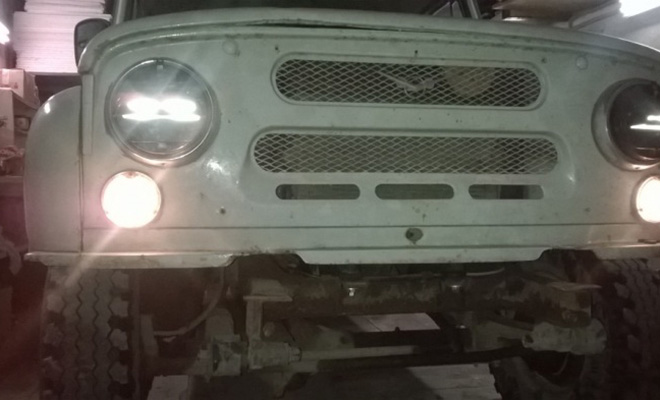 Зачем на фары внедорожников и грузовиков в СССР ставили крышки-накладки