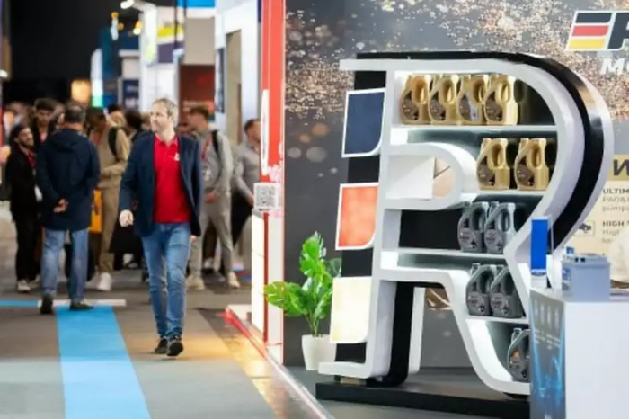 Equip Auto - 2025: горящие электромобили, гаджеты из 90-х и автомобильные масла