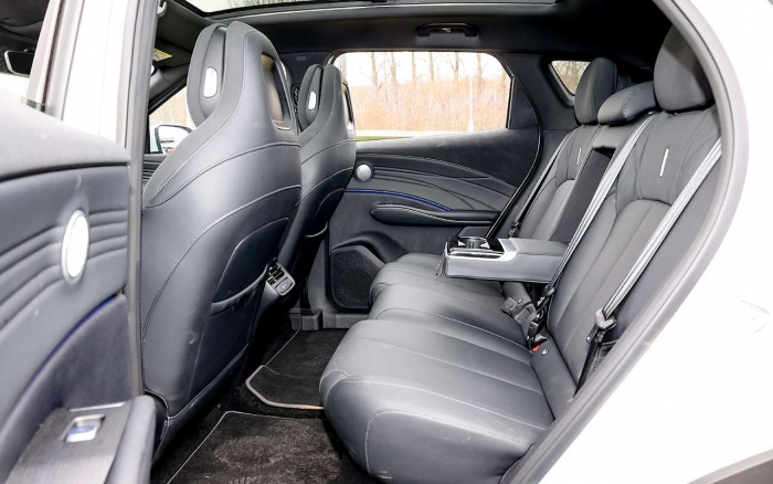 Полный привод, приемлемая цена  — большой тест свежих китайских кроссоверов