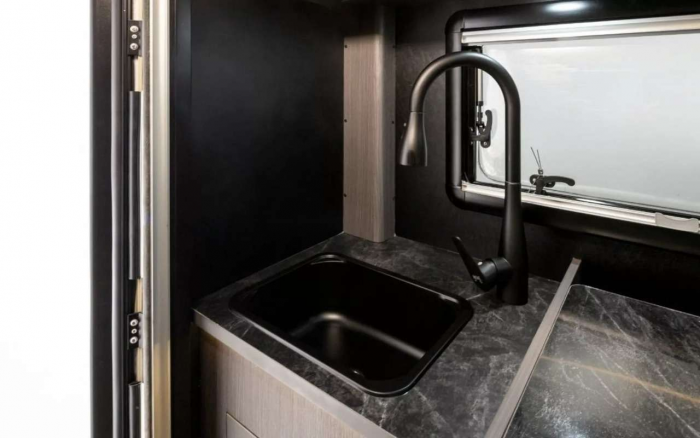 Автодом, в котором есть всё, что нужно для жизни на природе