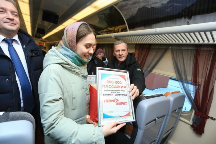 В Барнауле пустили дополнительный поезд до Славгорода с новыми вагонами. Фоторепортаж