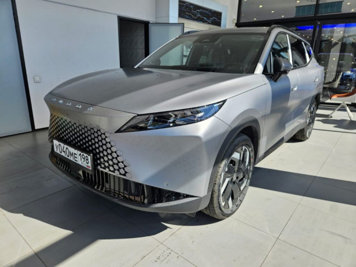В Петербург привезли новый кроссовер Omoda C7