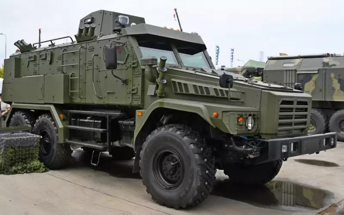 Зачем военным бронеавтомобилям нужна дополнительная ось