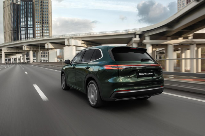 Новый гибридный кроссовер Geely EX5 EM-i: в чем особенность автомобиля