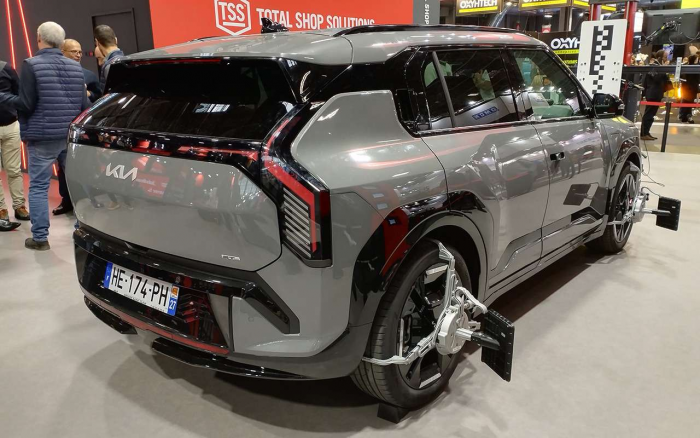 Equip Auto - 2025: горящие электромобили, гаджеты из 90-х и автомобильные масла