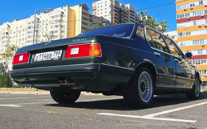 Первая BMW 7-й серии 1980-х годов — все странности седана