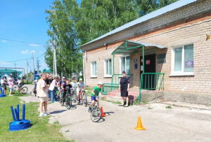 В Самарской области полицейские и общественники напомнили ребятам Правила дорожного движения