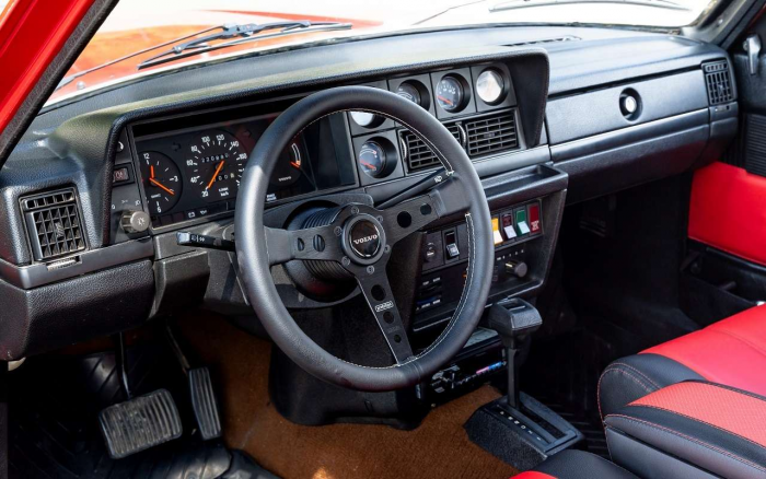 «Вольво-драйвер» — за что любили Volvo 240 и над чем подшучивали