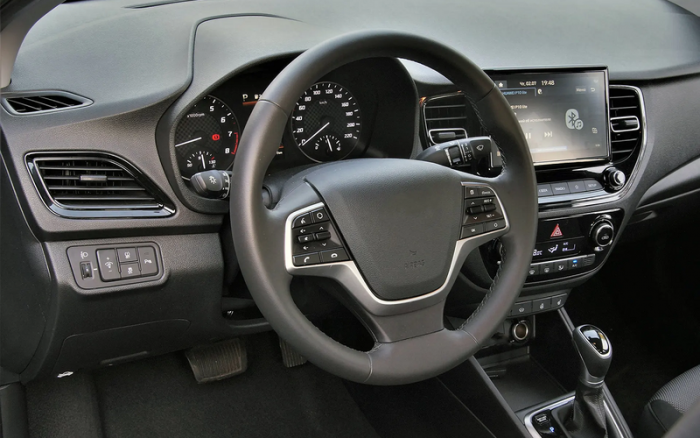 Solaris или Belgee — какой из конкурентов Лады Весты выгоднее