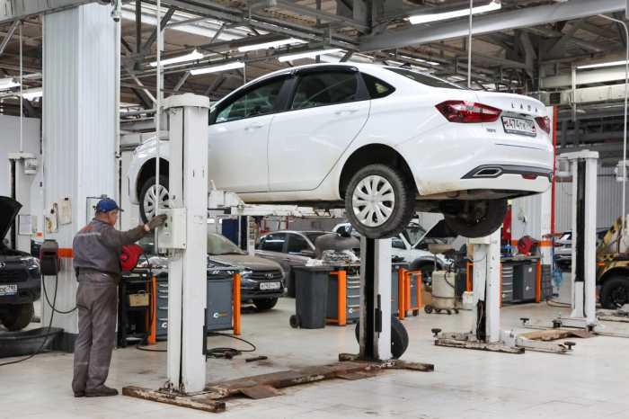 АвтоВАЗ раздаёт "копейки", УАЗ заряжает дизелем, а Европа шлёт авто-сюрприз: новости 14 апреля
