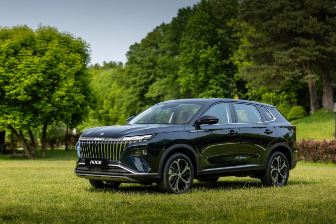Dongfeng объявил цены и старт продаж нового кроссовера Huge