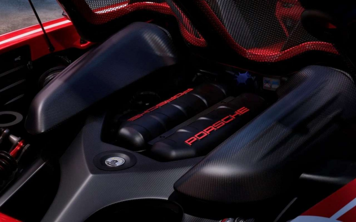 Этот Porsche 2005 года вернулся в состояние нулевого пробега