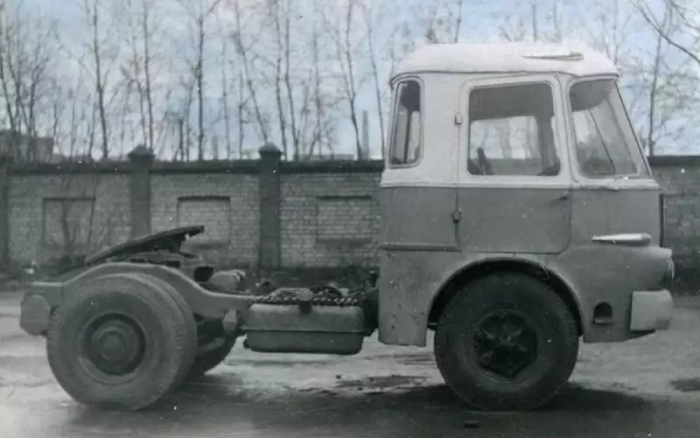 Что за машина на фото? Не спешите с ответом!