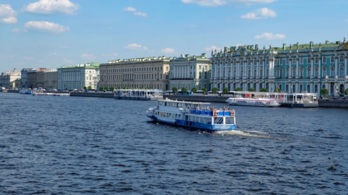 Это просто "льготные туристические трамвайчики": урбанист усомнился в перспективах речного транспорта в Санкт-Петербурге