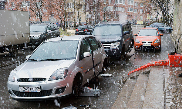Чем зимняя резина отличается от летней и нужно ли ставить, если даже нет снега
