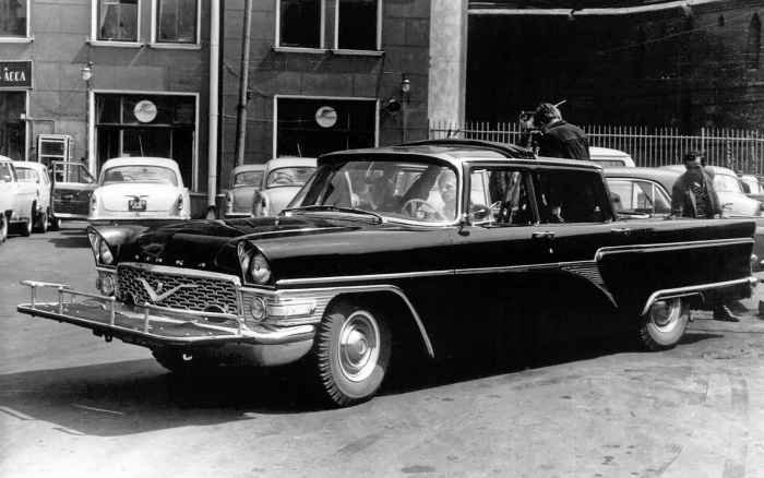 Зачем СССР скопировал американский Packard — история Чайки ГАЗ-13