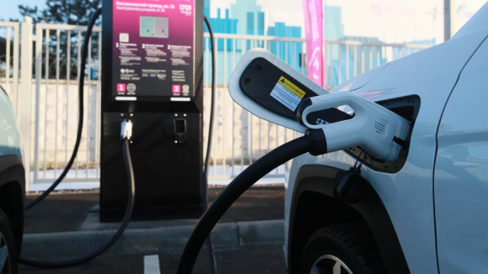 Первый городской зарядный хаб для электромобилей открыли в Москве