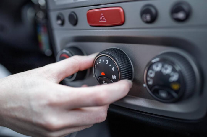 Автомеханики назвали кнопку в машине, которую нельзя включать зимой