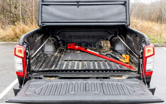 Внедорожники за 4 млн: сравнили новый китайский и японский с пробегом