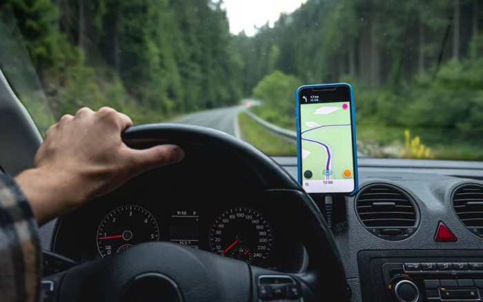 Почему скорость по навигатору отличается от спидометра и кому же из них верить?