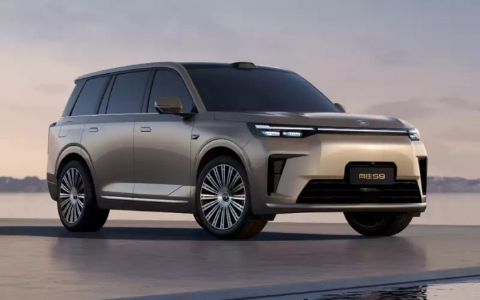 В России начнут официально продавать новый добротный кроссовер известной марки