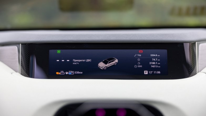 Гибридный спортивный седан Exeed Exlantix ES: что это за машина и как она едет