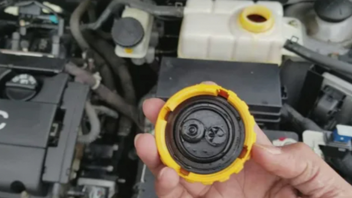 Как копеечная крышка расширительного бачка может привести к поломке двигателя