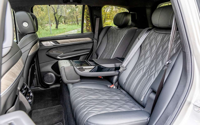 Гибридный внедорожник дешевле бензинового: на что он способен на бездорожье