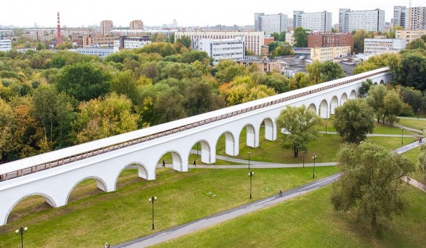 Специалисты отремонтировали 55 мостовых сооружений в Москве за 2025 год