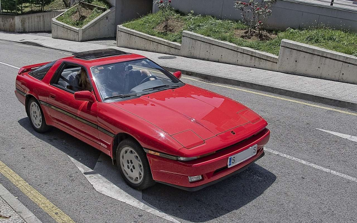 Эта пятерка культовых автомобилей покорила старую Европу