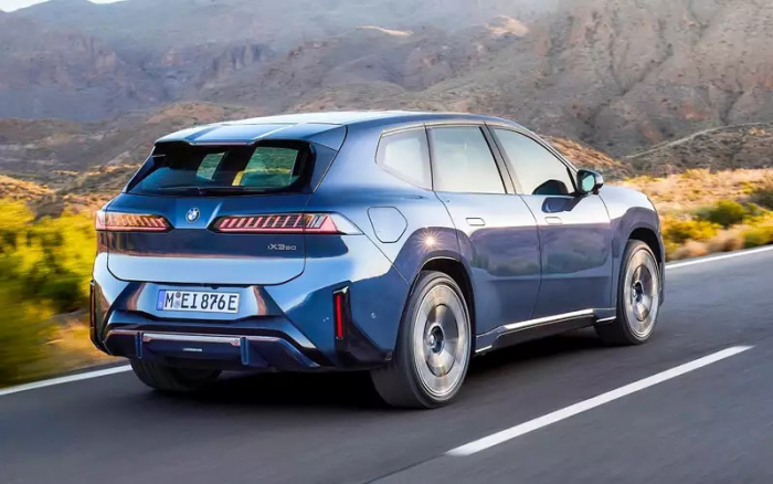 Новый кроссовер BMW удивил дизайном и технологиями