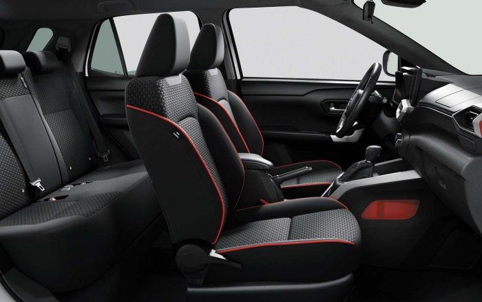 Новый кроссовер Toyota с левым рулем по цене Весты – в России есть и такой