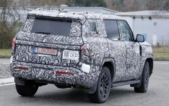 Абсолютно новый Pajero замечен на тестах: он сохранил свои внедорожные данные