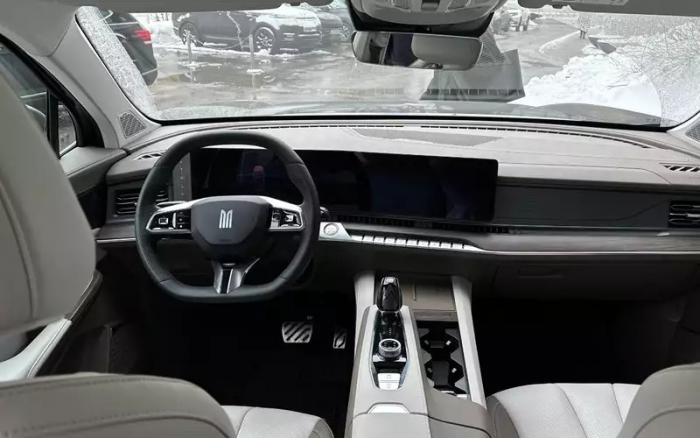 Кроссовер Москвич М90 — первые реальные изображения салона