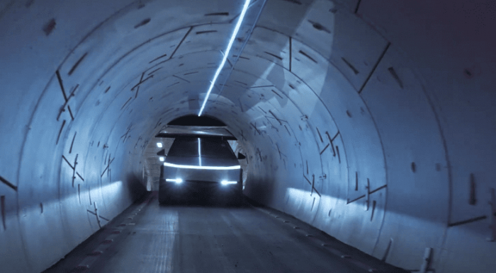 Автомобили Tesla теперь сами сходят с конвейера и без помощи людей едут на отгрузку за пару километров