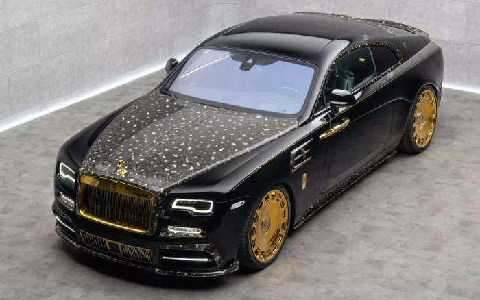 Возмутительная роскошь: этот Rolls-Royce подошел бы главе мафии