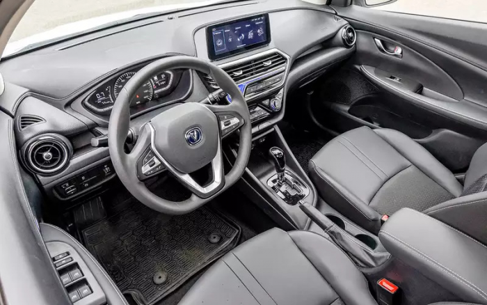 Лада Искра против конкурентов — большой тест недорогих седанов