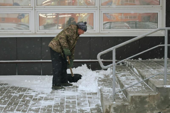 Зиму за ночь намело. Барнаул завалило "долгожданным" снегом