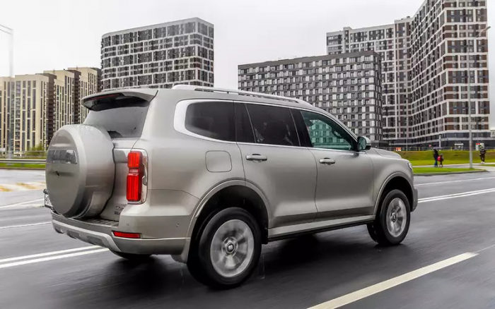 Гибридный внедорожник дешевле бензинового: на что он способен на бездорожье