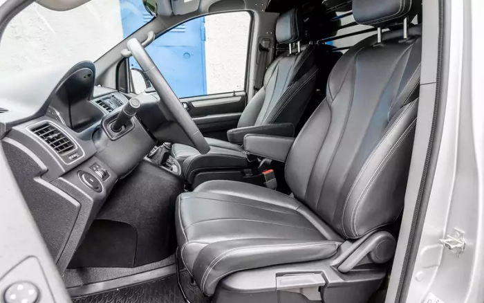 Дизель, механика, задний привод — добротный фургон подешевел на 300 тысяч