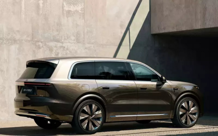 Li Auto готовит совершенно новый технологичный кроссовер