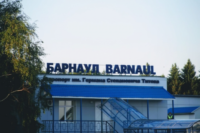 "Это странно". В Барнауле становится все труднее вызвать такси к аэропорту