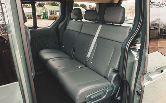 В новом Kia водитель садится не с той стороны: объясняем почему